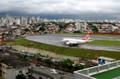 A cabeceira da pista do Aeroporto de Congonhas visto por Sione Duarte